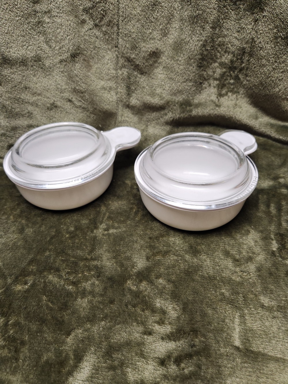 Corningware White Glass Serving Bowls with Clear Lids - Set of 2